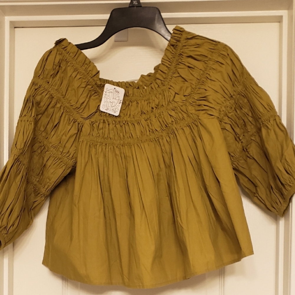 Free People adorable olive color crop top - Brand New!